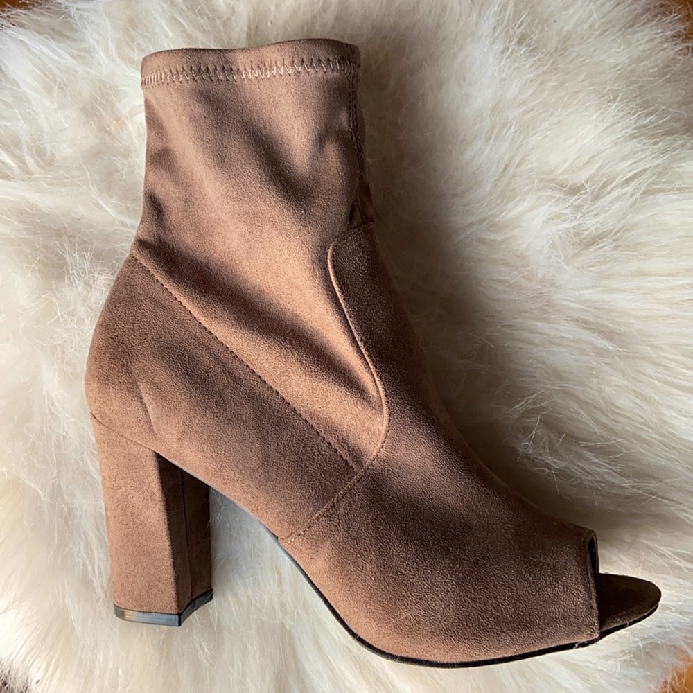 BEIGE NUDE ANKLE BOOTS